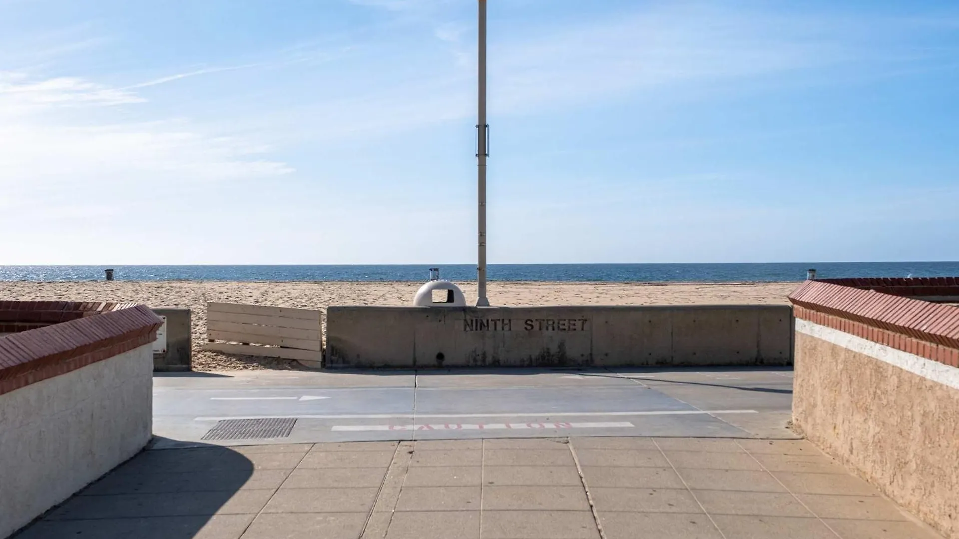 Beachside Apartment With Laundry Ac Patio Hermosa Beach 0*,  United States