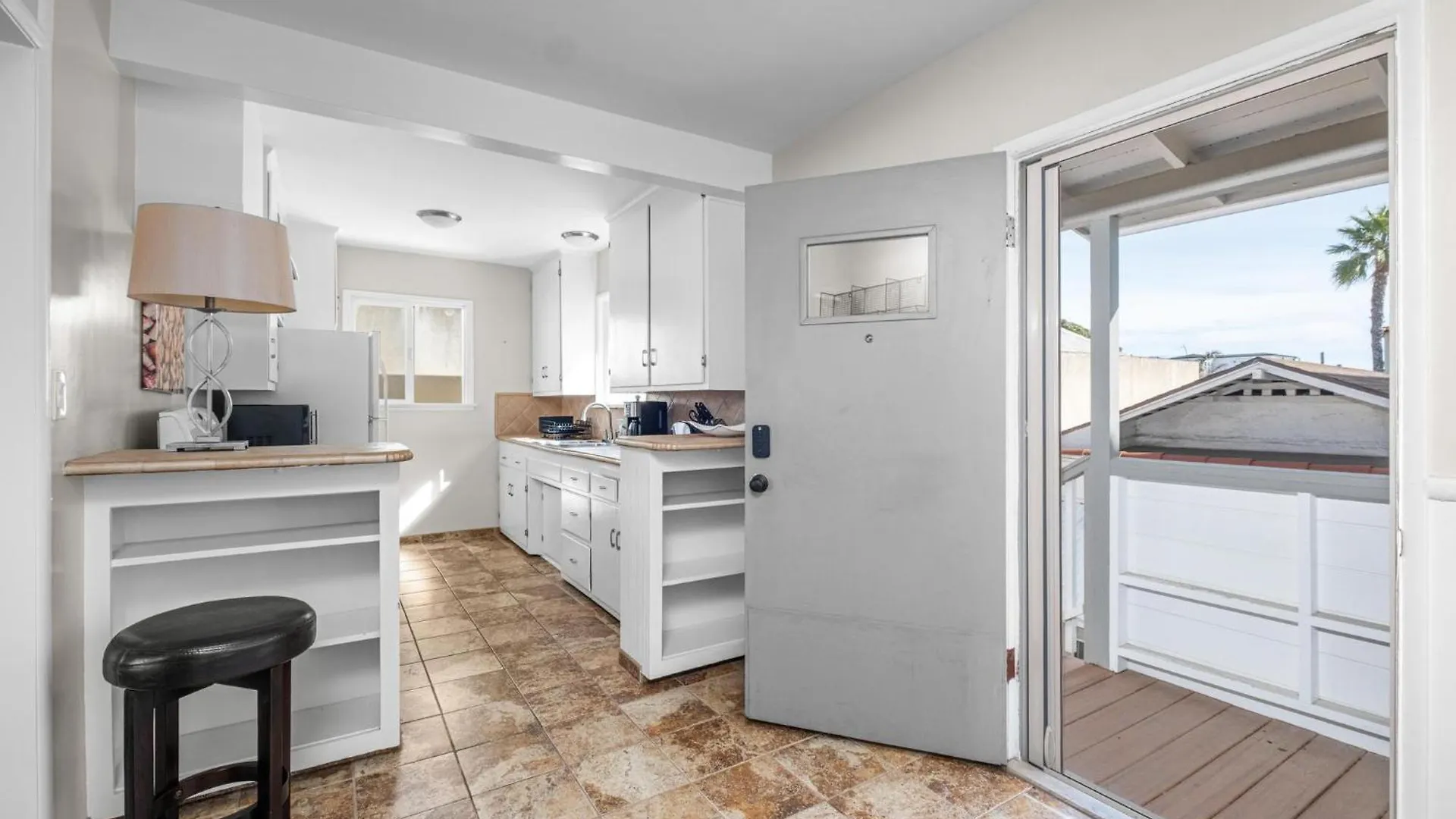 Beachside Apartment With Laundry Ac Patio Hermosa Beach