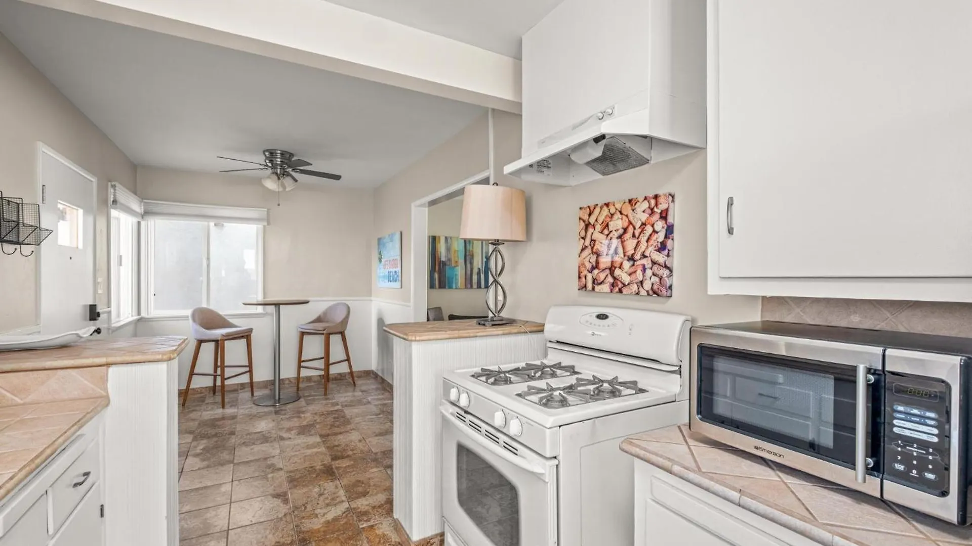 Beachside Apartment With Laundry Ac Patio Hermosa Beach 0*,  United States
